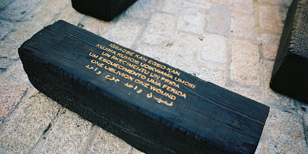 Grada Kilomba’s O’Barco/The Boat installation of 140 blocks of charred wood outlining a slave ship is displayed at Somerset House in London, October 2022. Photographed by Gabi de Luca, courtesy of an agreement with the artists.